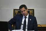 Denuncias de corrupción de opositores aliados amenazan liderazgo de Guaidó