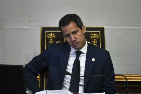 Denuncias de corrupción de opositores aliados amenazan liderazgo de Guaidó
