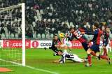 Juventus no puede con Génova y alienta al Nápoles