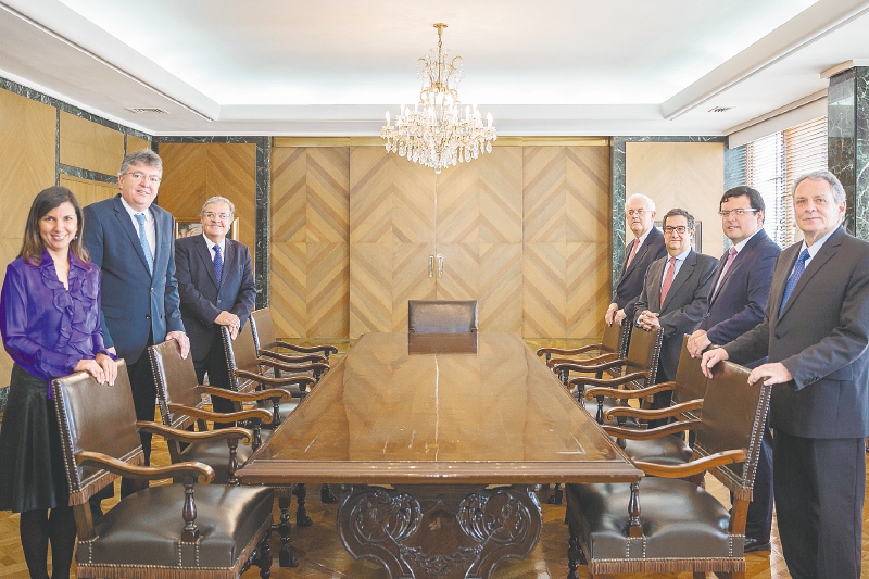La junta del banco central ha tenido que sesionar en sitios diferentes. / Banco de la República