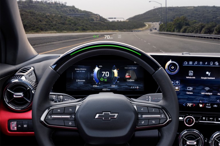 En su interior, Chevrolet Blazer EV incluye una pantalla de 17.7 pulgadas y tablero de instrumentos de 11”.
