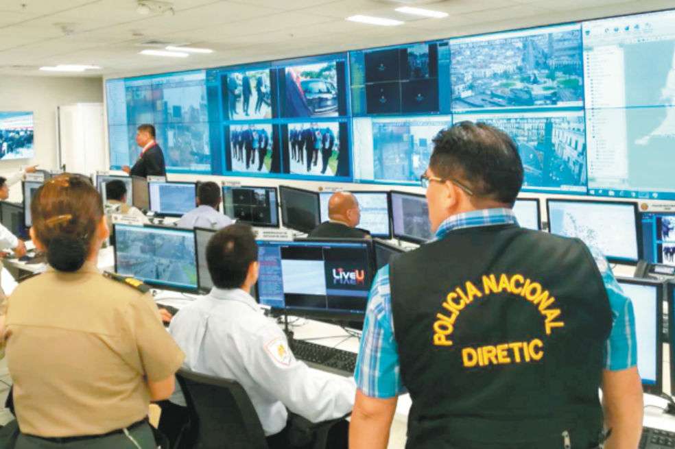 Este es el centro de control de la Policía Nacional de Perú, vigilando la seguridad del papa Francisco en su visita. / Cortesía