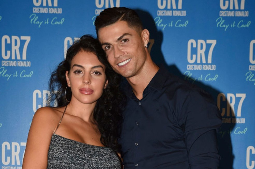 En octubre del año pasado, la pareja anunció que esperaba gemelos, que vendrán a hacer compañía a Cristiano Jr, Eva, Mateo y Alana Martina.
