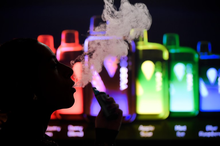 Gobierno busca recaudar más de $1 billón con nuevos impuestos a cigarrillos y vapeadores