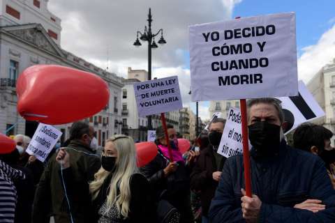 La eutanasia se podrá solicitar desde este hoy en España, ¿cuáles son los pasos?