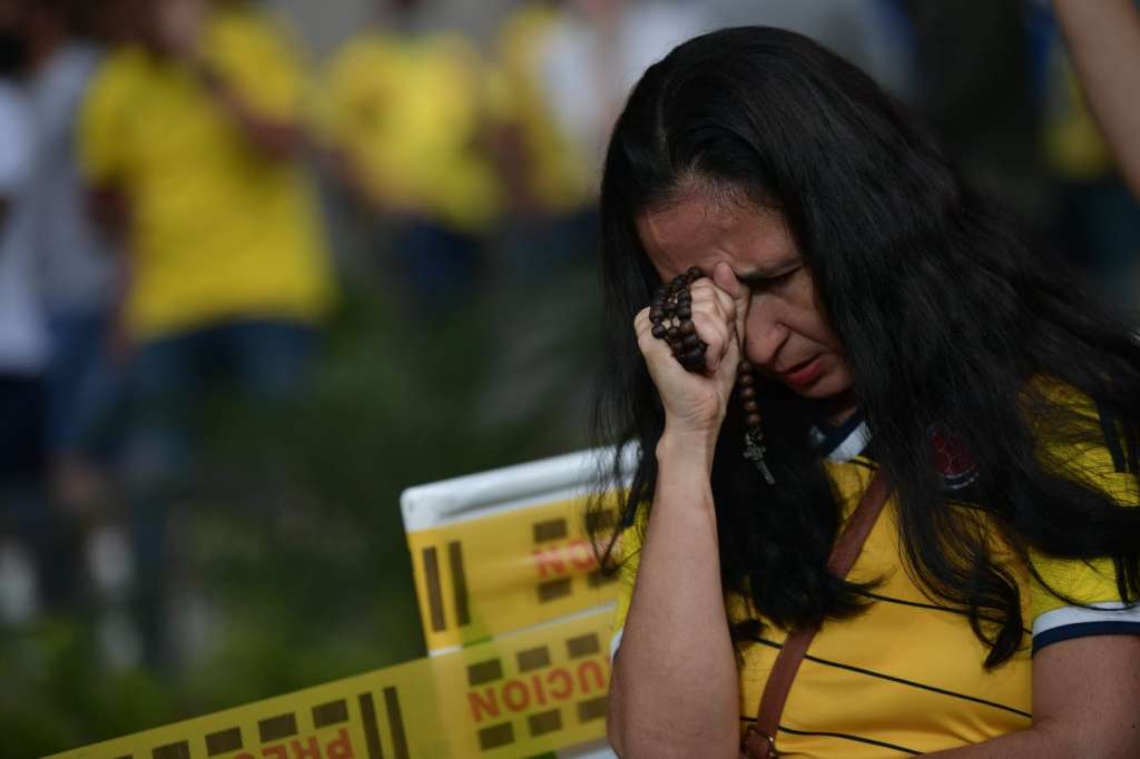 Tras ver que el resultado en las urnas en segunda vuelta fue diferente al que mostraban las encuestas la tristeza de sus seguidores se apodero de las principales calles de Bucaramanga.