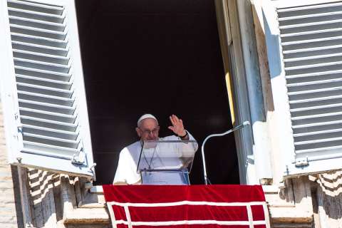 El papa Francisco invita a salir del laberinto y trascender
