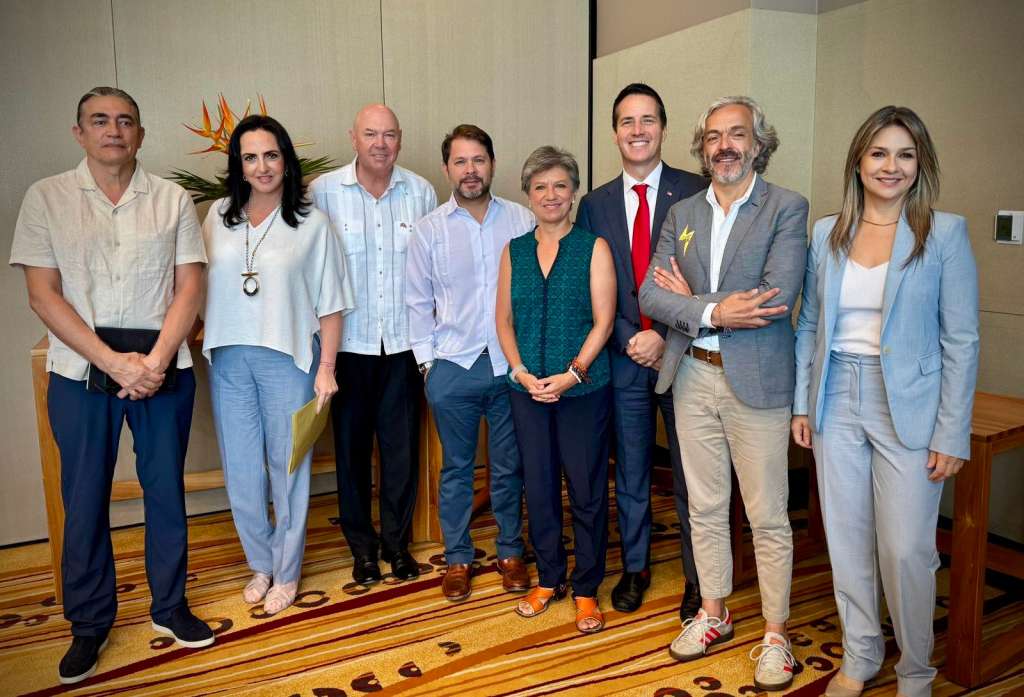 Gustavo Bolívar, María Fernanda Cabal, Claudia López, Juan Daniel Oviedo y Vicky Dávila fueron los precandidatos que se reunieron con la delegación de Estados Unidos.