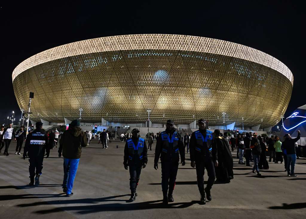 Doha (Qatar), 18/12/2024.- Fans of Real Madrid arrive at the Lusail Stadium ahead of the FIFA Intercontinental Cup 2024 final match between Real Madrid and Pachuca in Lusail, Qatar, 18 December 2024. (Catar) EFE/EPA/NOUSHAD THEKKAYIL