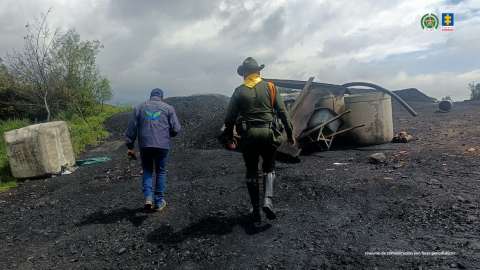 Cárcel a cuatro personas por explotar carbón en una zona de reserva del río Bogotá