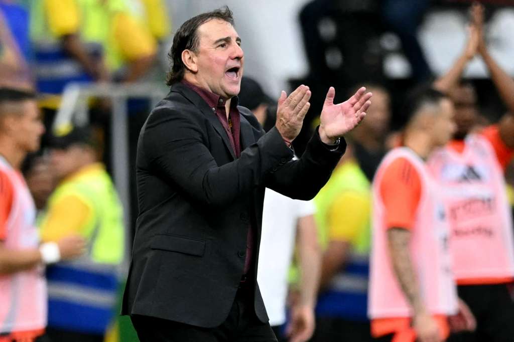 Néstor Lorenzo durante el partido entre Brasil y Colombia correspondiente a la fecha 13 de las eliminatorias sudamericanas.