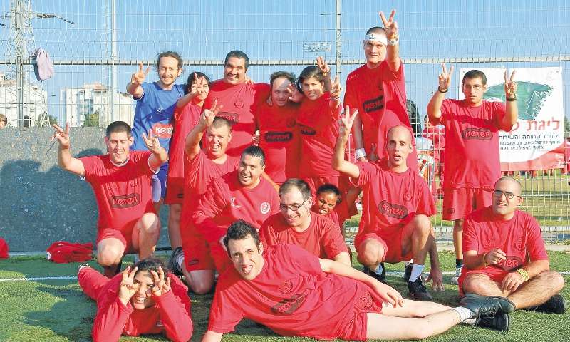 El programa busca educar a través del fútbol a personas con limitaciones. / Cortesía: Mifalot