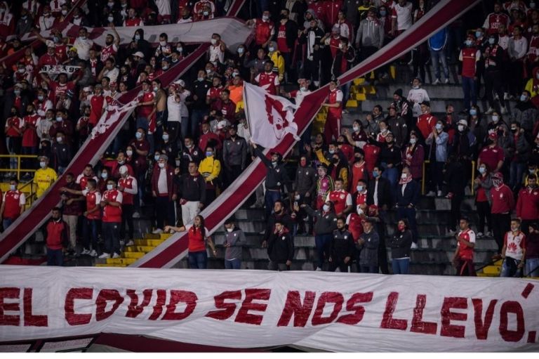 La fiesta, que no era ajena a la pandemia, se vivió con tranquilidad durante algunos minutos. Sin mucho distanciamiento, pero en paz.