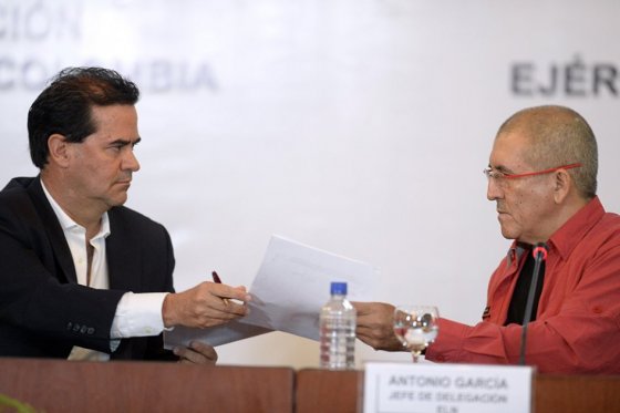 Frank Pearl y Antonio García, jefes de las delegaciones de gobierno y Farc. / AFP