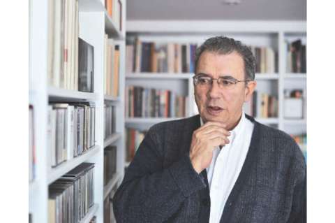Darío Jaramillo: “No creo que la poesía nos haga moralmente mejores”