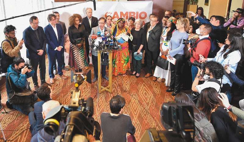 Gustavo Petro está consolidando una gran coalición denominada "frente amplio", con la que alcanzaría las mayorías en Cámara y Senado.