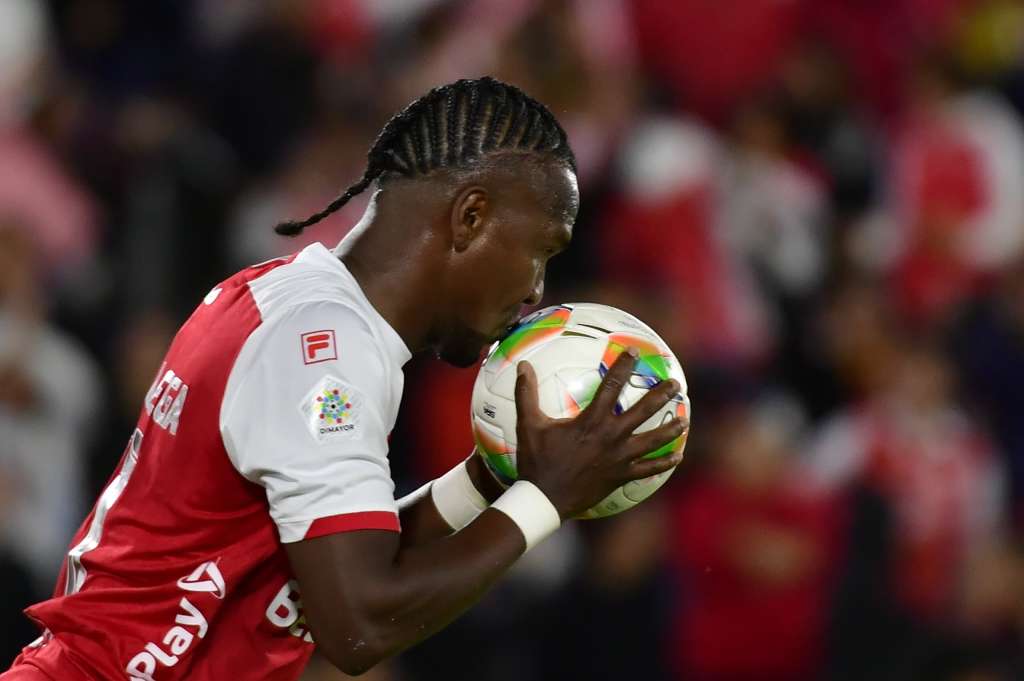 Hugo Rodallega celebra su gol con Santa Fe.