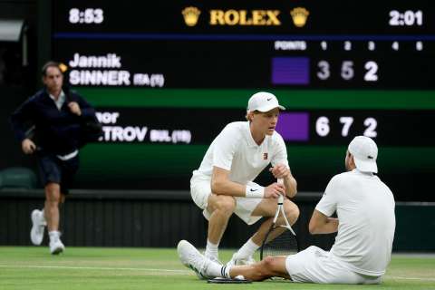 Wimbledon: Dimitrov estaba dos sets arriba de Sinner pero abandonó por lesión