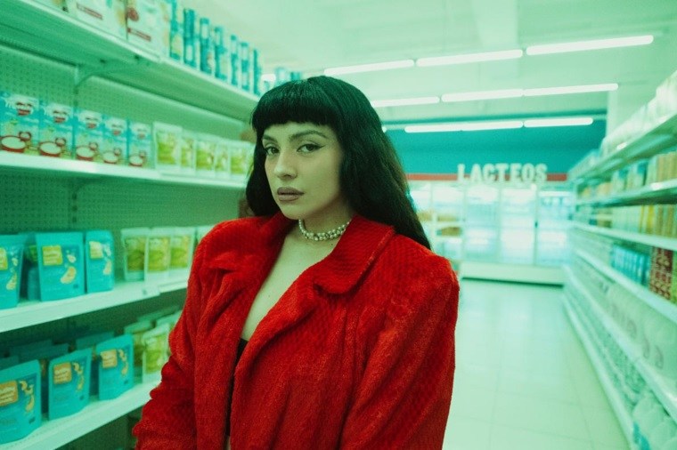 Mon Laferte estrena su videoclip “Supermercado”