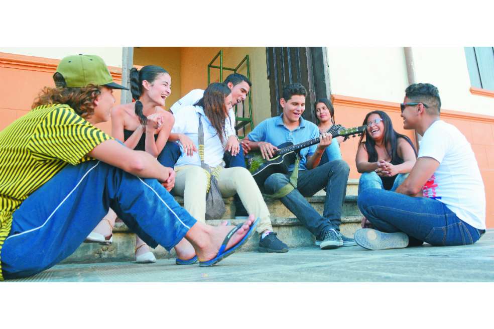 El proyecto Jóvenes Dejando Huella es una iniciativa de jóvenes de Puerto Berrío (Antioquia) que busca en el arte y la música evitar la violencia. / / Luis Benavides.