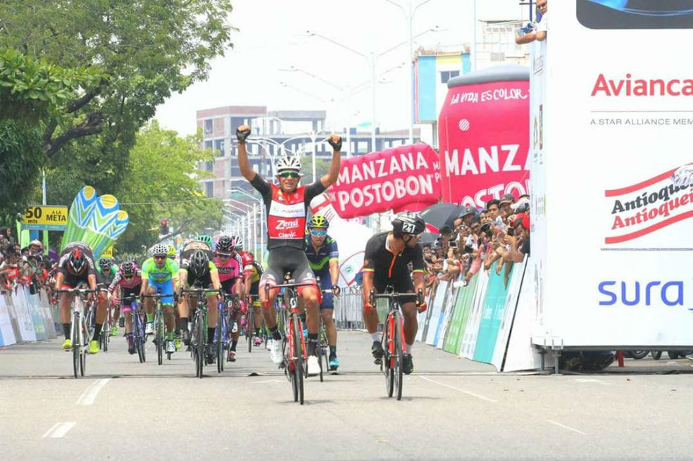 Nelson Soto se impuso en la tercera etapa de la Vuelta a Colombia que finalizó en Barrancabermeja. / Fabio Cárdenas - Revista Mundo Ciclístico