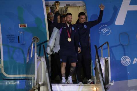 La Scaloneta llegó a casa: así reciben a la Selección argentina, campeona del mundo