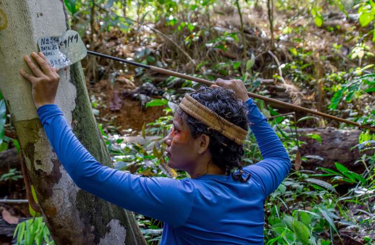 Indígenas Mura, en Brasil y su lucha por proteger la Amazonia su territorio.