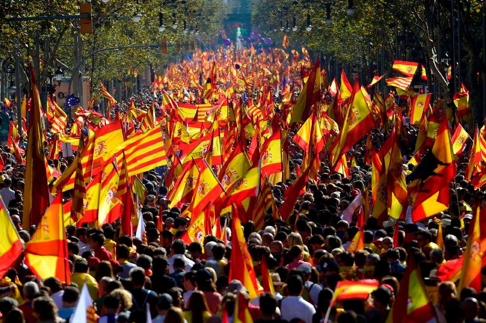 Según la Guardia Urbana, 300.000 personas marcharon en Barcelona. Otros dicen que fueron un millón. / AFP