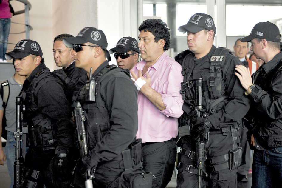 El gobernador de La Guajira, Juan Francisco Gómez Cerchar, a su llegada a Bogotá. / Andrés Torres