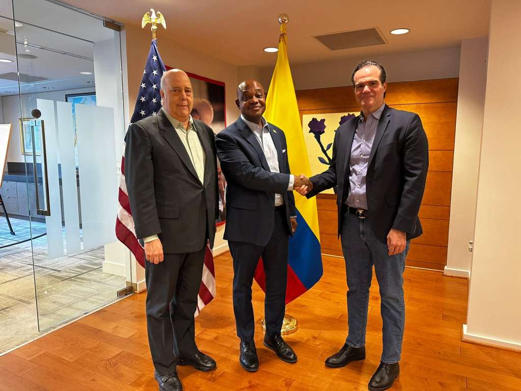 El canciller, Luis Gilberto Murillo; el Embajador en Estados Unidos, Daniel García-Peña, y el enviado de Estados Unidos para América Latina, Mauricio Claver-Carone