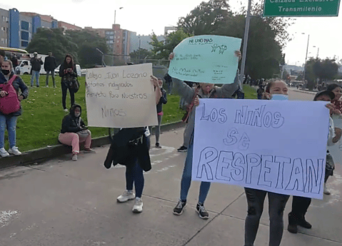 Mamás se manifestaron por abuso sexual a niña de siete años en colegio de Suba