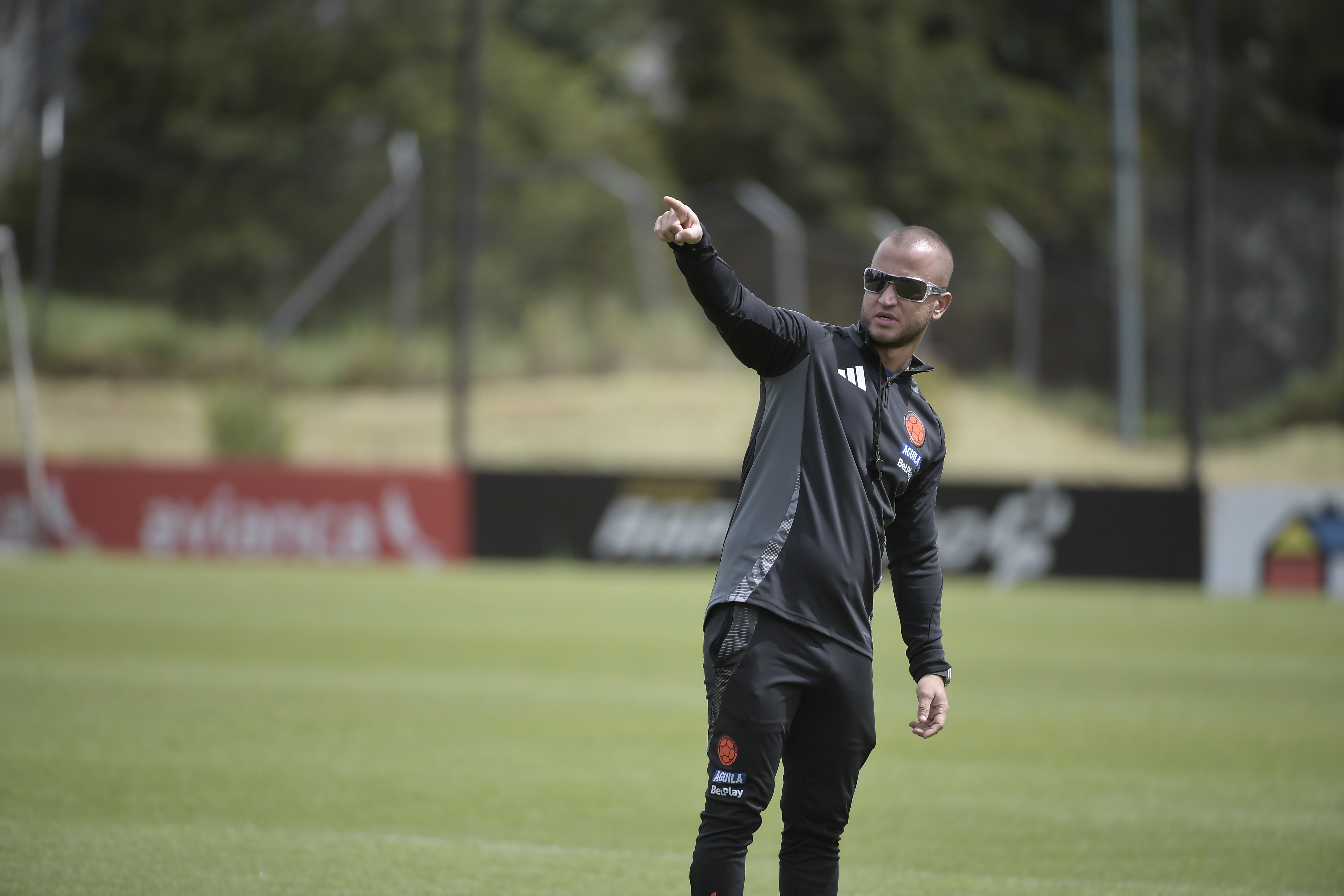 Director Técnico de la Selección Colombia Femenina de fútbol de Mayores, durante entrenamiento en Bogotá, previo al inicio de la Copa América 2025 que se disputará en Ecuador.