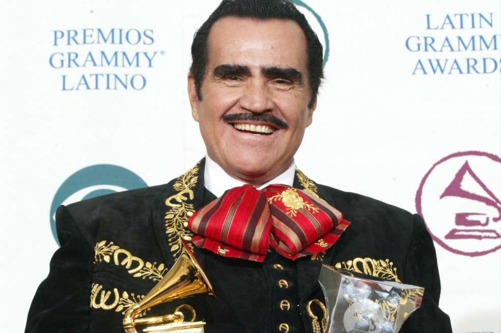 Vicente Fernández durante la 3a Entrega Anual de los Premios Grammy Latinos en el Kodak Theatre el 18 de septiembre de 2002 en Hollywood, California. (Foto de Frederick M. Brown / Getty Images)