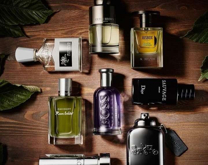 Buscar un aroma equilibrado es lo ideal para dar tu mejor impresión, por eso estos 5 perfumes que huelen a limpio son los mejores para esto.