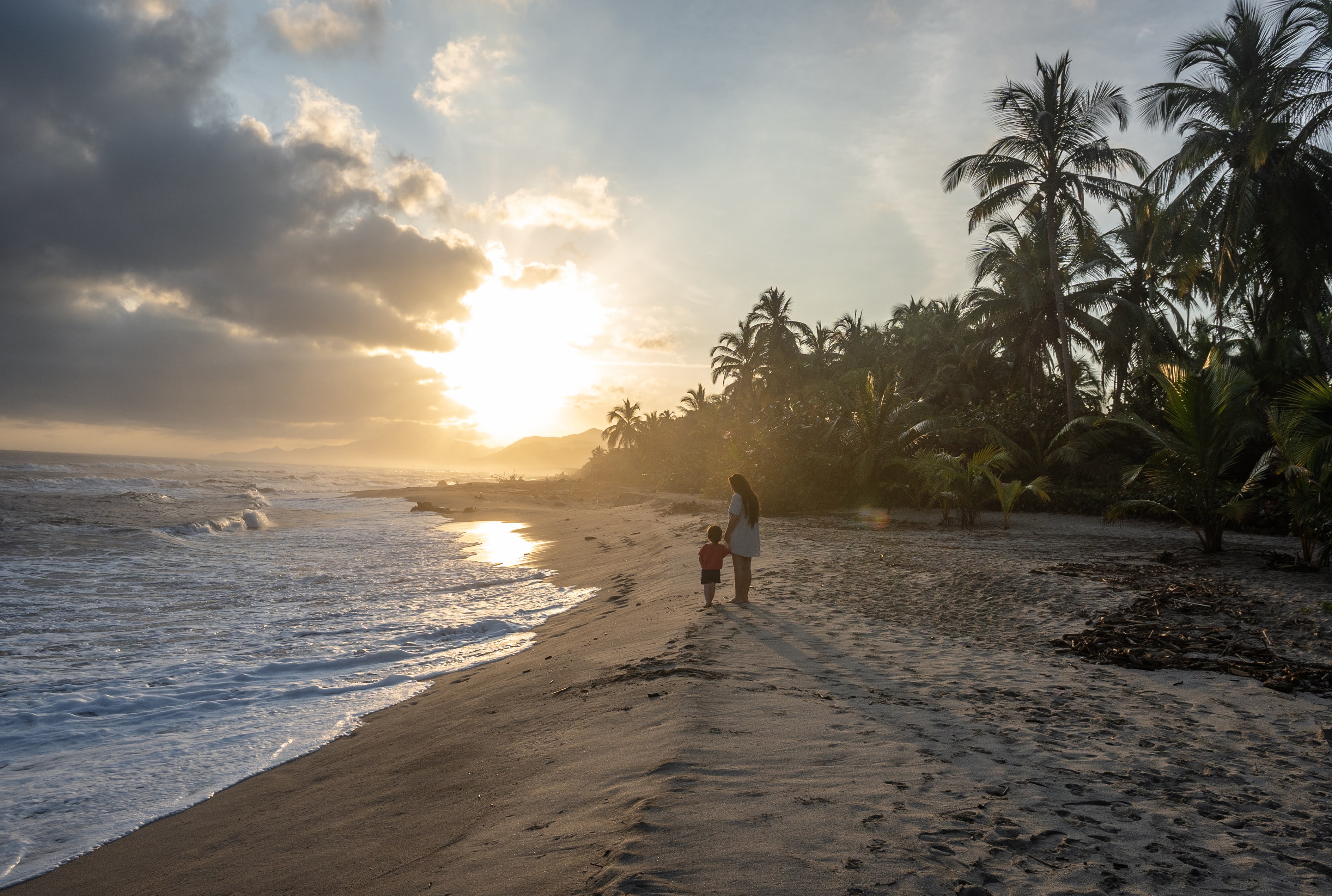 Cada año, Santa Marta recibe cerca de 700.000 turistas. Sus playas y la Sierra Nevada están entre los principales atractivos.