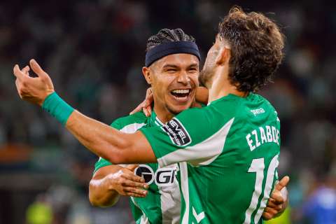 El Cucho sigue en racha: mire el gol de Juan Camilo Hernández en video