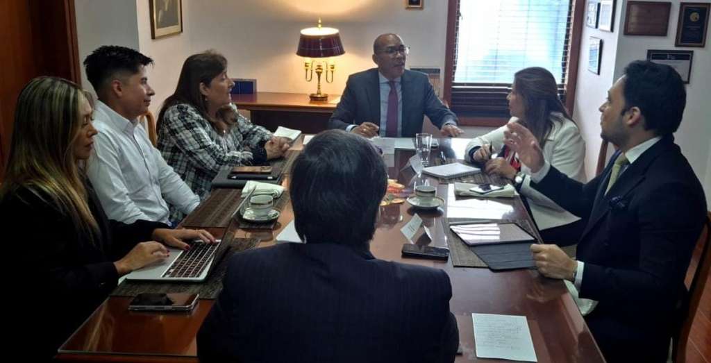 Las autoridades judiciales se reunieron con integrantes de la Comisión Primera del Senado, donde arrancará a debatirse el proyecto.