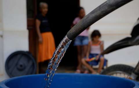 Sigue la crisis indefinida por el agua en Cartagena: reportan microalgas en el sistema