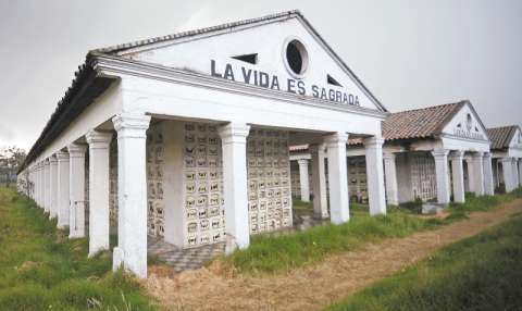 Una obra en riesgo de desaparecer en el Cementerio Central