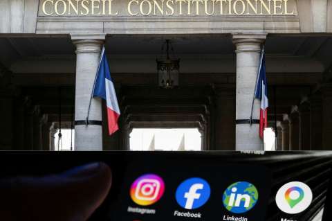 Pantallas con frontera: la política global de las redes sociales para la infancia digital