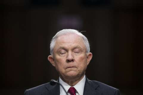 Alguien no está diciendo la verdad sobre Jeff Sessions
