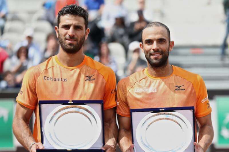 Robert Farah (izq.) y Juan Sebastián Cabal, con el trofeo de campeones del Masters 1000 de Roma. / ATP 1000 de Roma