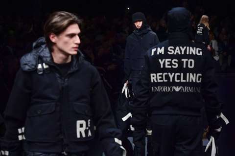Tejidos reciclados y antiguos oficios en la Semana de la moda masculina de Milán