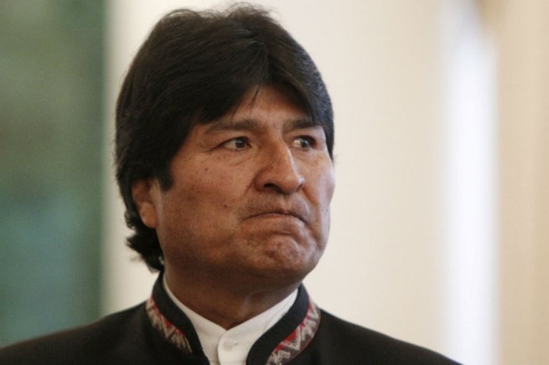 Morales confirma que España da permiso para cruzar su espacio aéreo