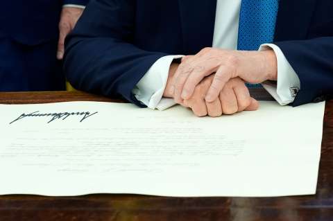 Es oficial: Trump lanza la guerra comercial contra Canadá, México y China