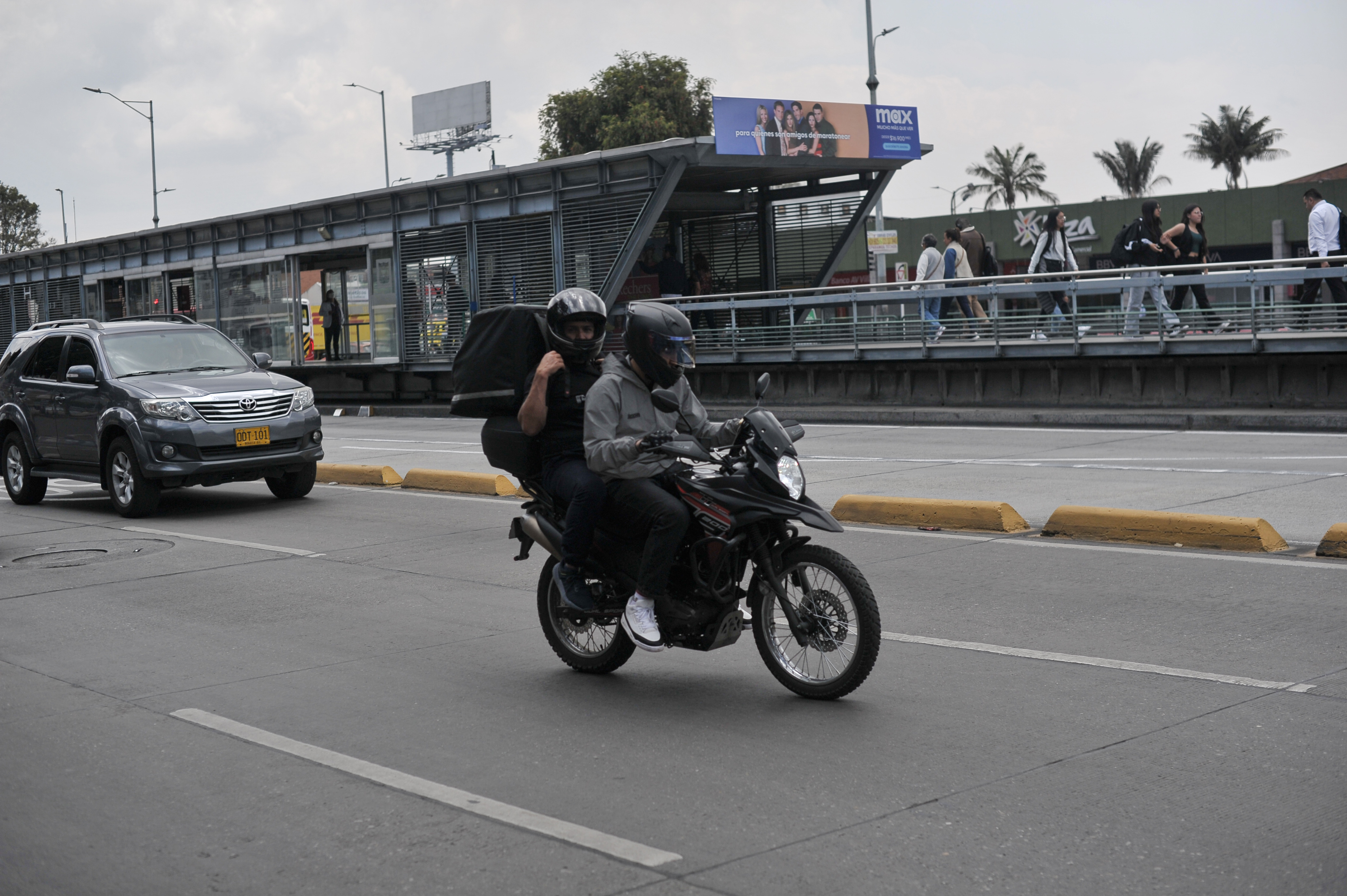Moto con Parrillero en Bogotá