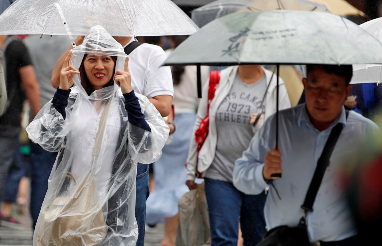 Más de 250 vuelos cancelados en Japón por el fuerte tifón Shanshan