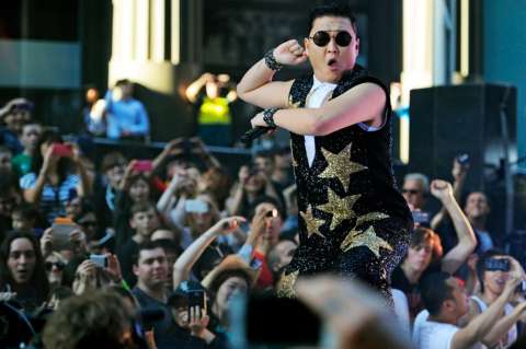 "Gentleman", tema con el que Psy intenta repetir éxito de "Gangnam Style"