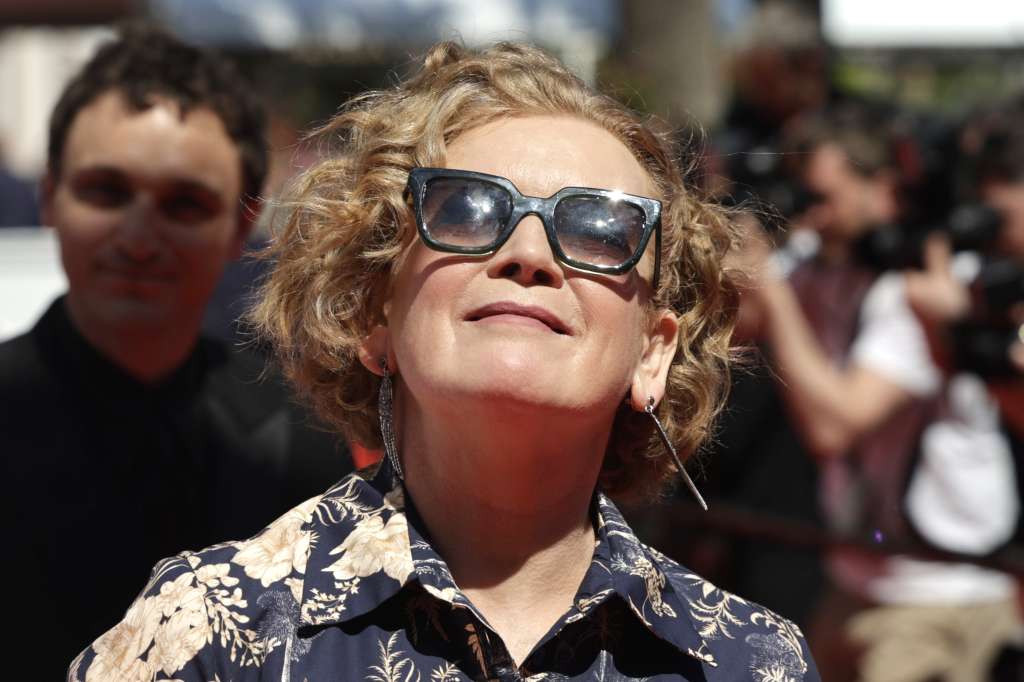 Cannes (France), 16/05/2024.- British director Andrea Arnold attends the premiere of 'Bird' during the 77th annual Cannes Film Festival, in Cannes, France, 16 May 2024. The movie is presented in competition of the festival which runs from 14 to 25 May 2024. (Cine, Francia) EFE/EPA/GUILLAUME HORCAJUELO