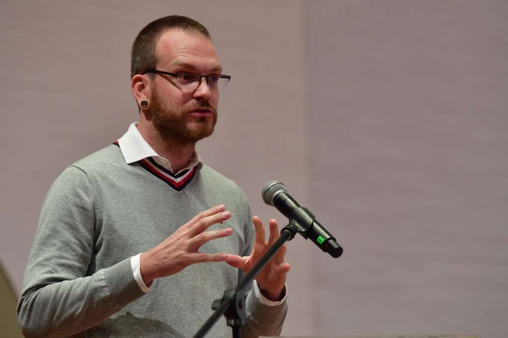 Kyle Johnson contextualizó el panorama de conflicto actual y seguridad en las regiones.